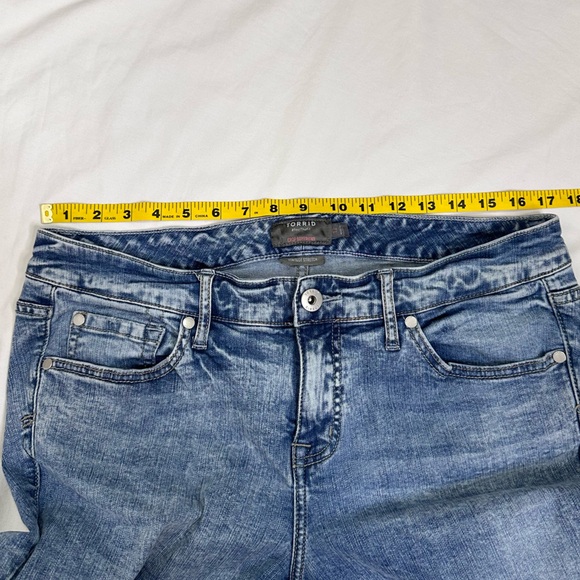 Torrid Crop Boyfriend Straight Vintage Stretch Mid-Rise Jeans Size 12 - Picture 13 of 13